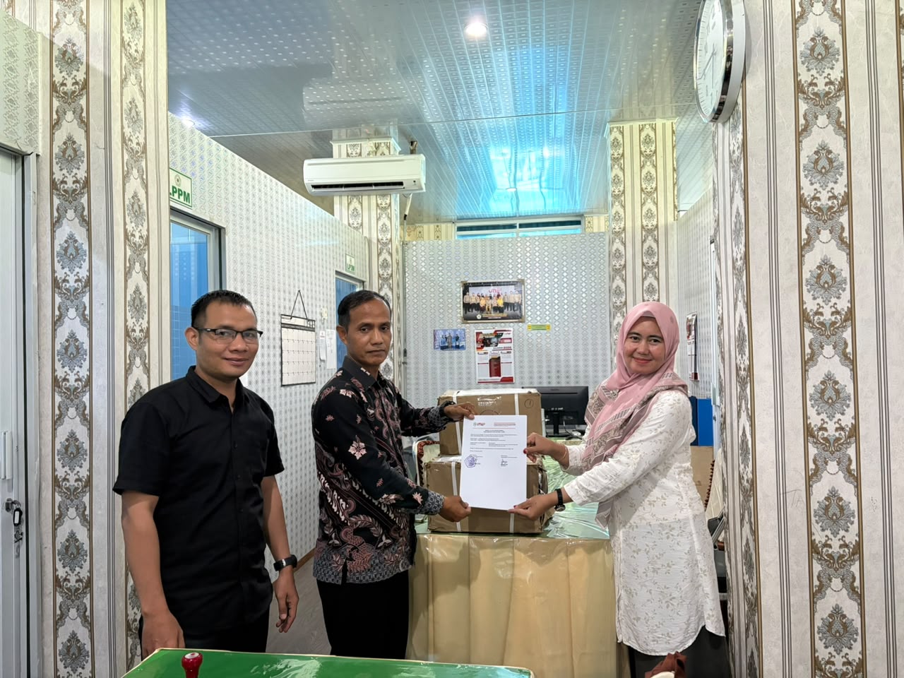 LKUI Serahkan Hibah Buku dari Tamil Nadu India ke Perpustakaan UM Sumatera Barat